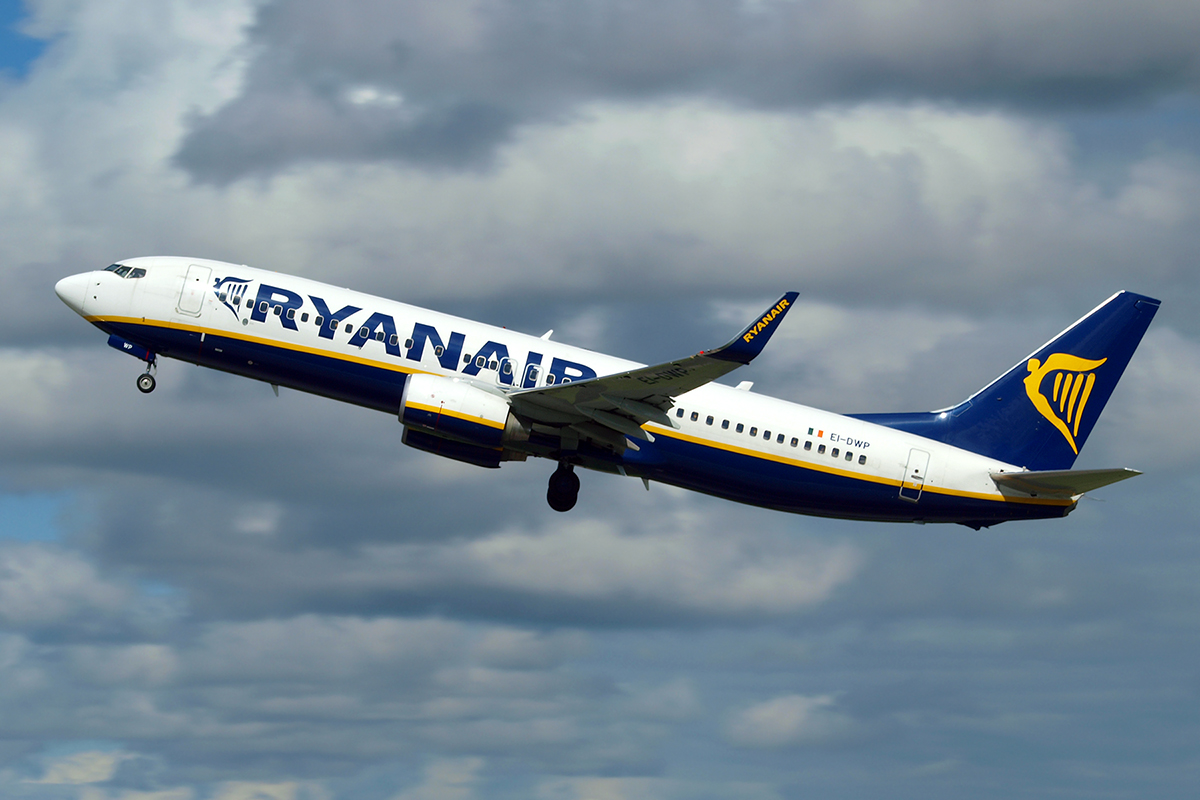 B737-8AS Ryanair EI-DWP Dublin_Collinstown April_10_2009