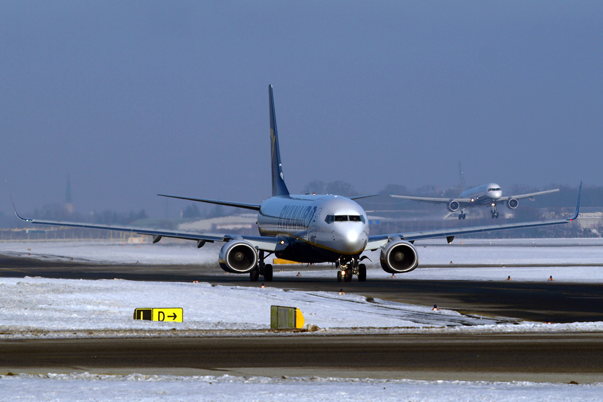 B737-8AS Ryanair EI-EBD Salzburg January_16_2010