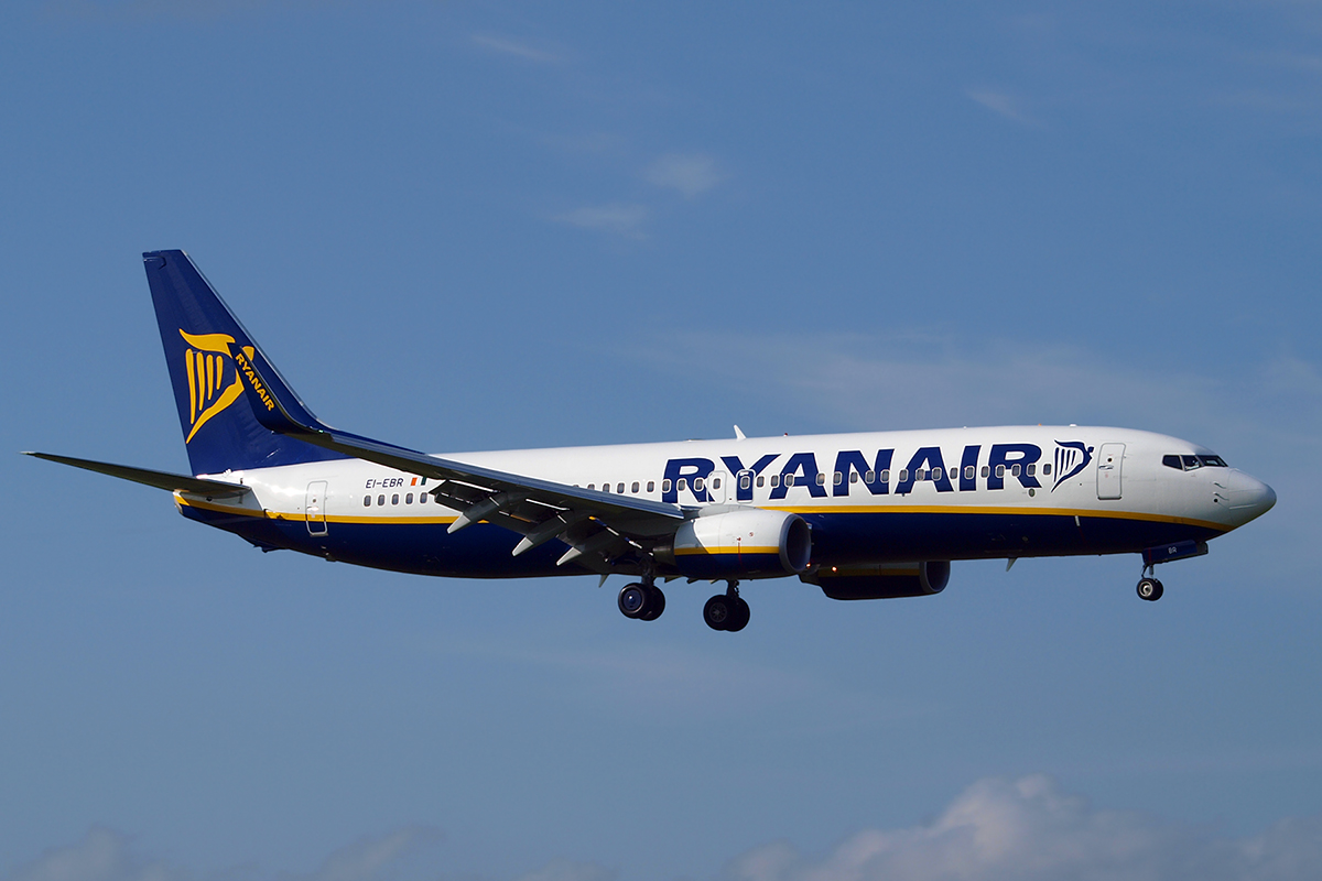 B737-8AS Ryanair EI-EBR Dublin_Collinstown April_14_2009