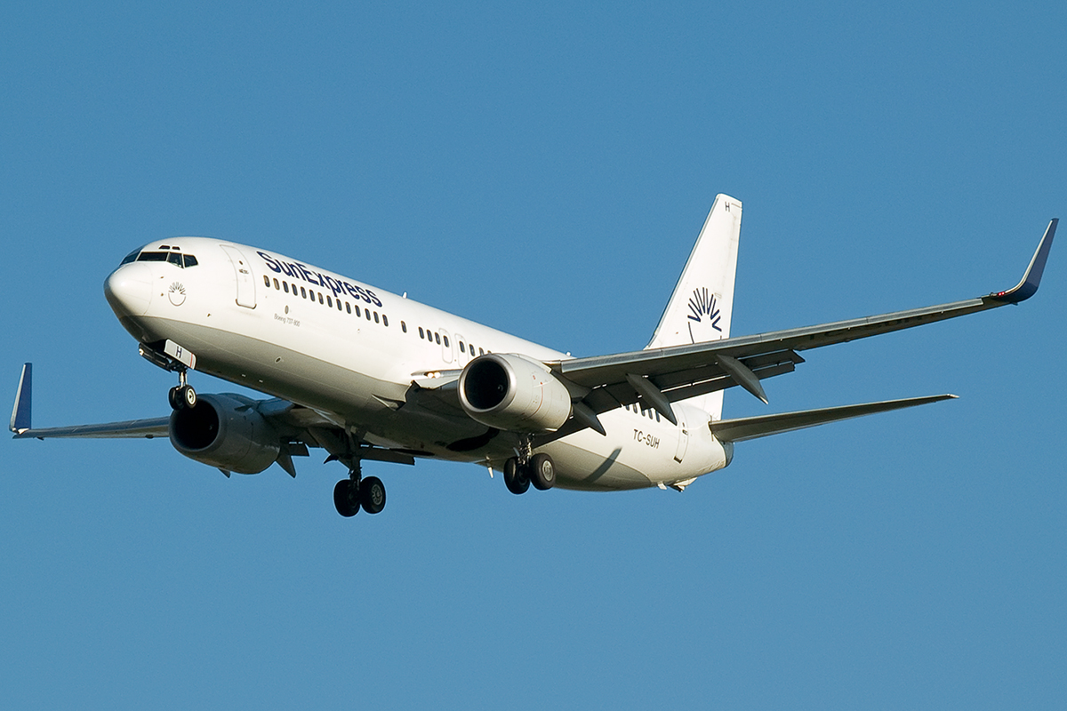 B737-8CX SunExpress TC-SUH Wien_Schwechat April_8_2007