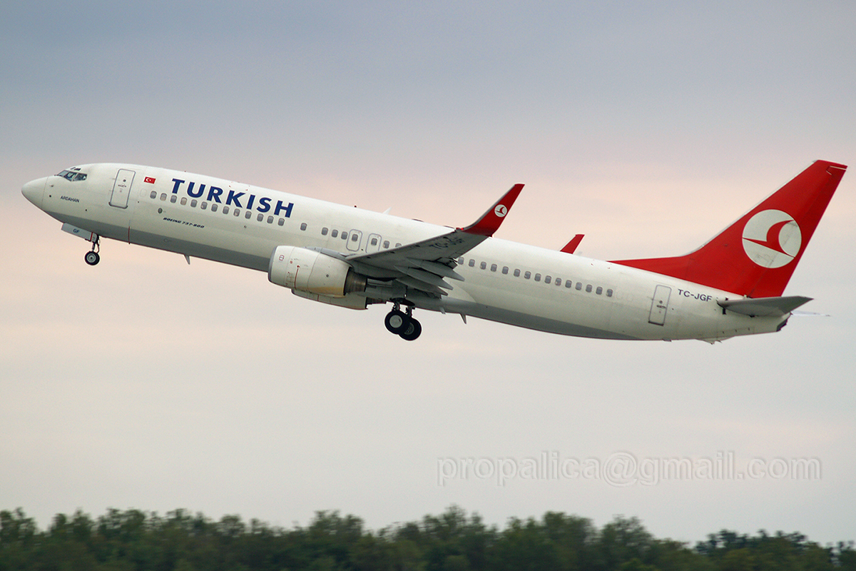 B737-8F2 Turkish Airlines TC-JGF Zagreb_Pleso October_5_2006