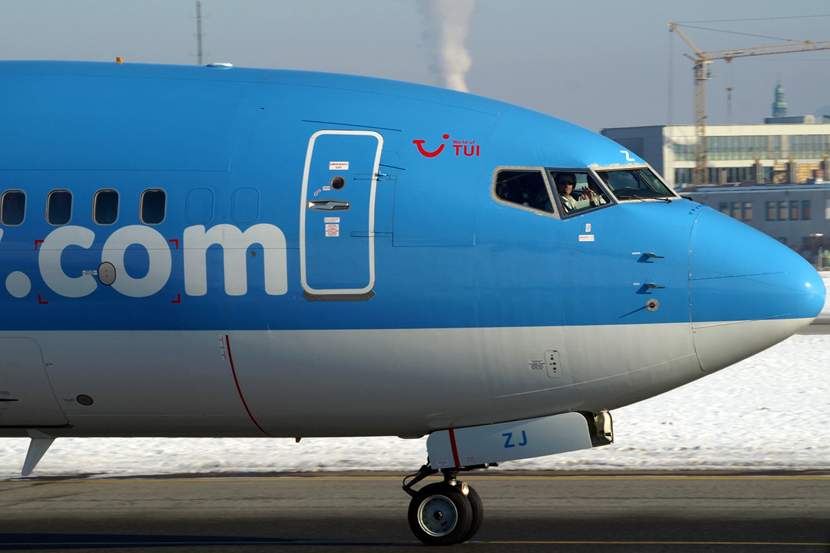 B737-8K5 Thomsonfly (Thomson Airways) G-FDZJ Salzburg January_16_2010