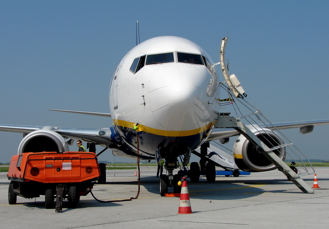 B737-8AS Ryanair EI-DPV Croatia Osijek_Klisa (OSI/LDOS) June_01_2011