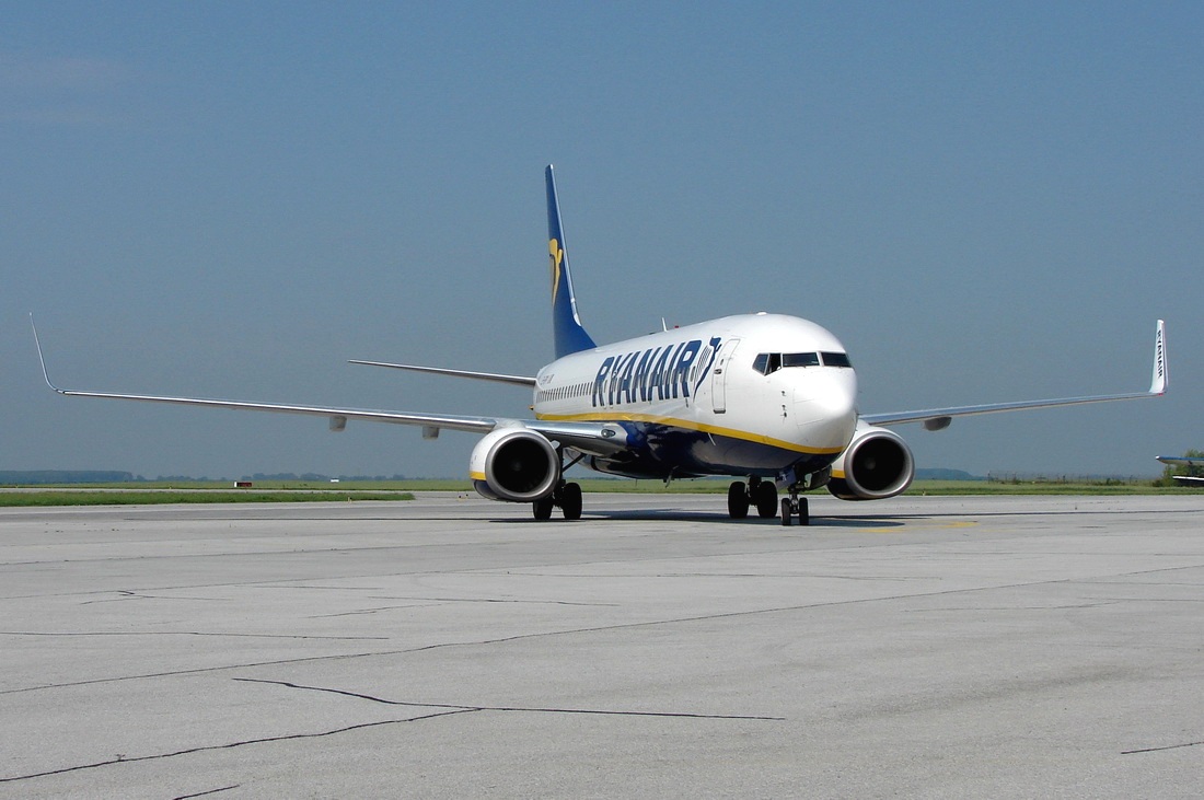 B737-8AS Ryanair EI-DPV Osijek_Klisa (OSI/LDOS) June_01_2011