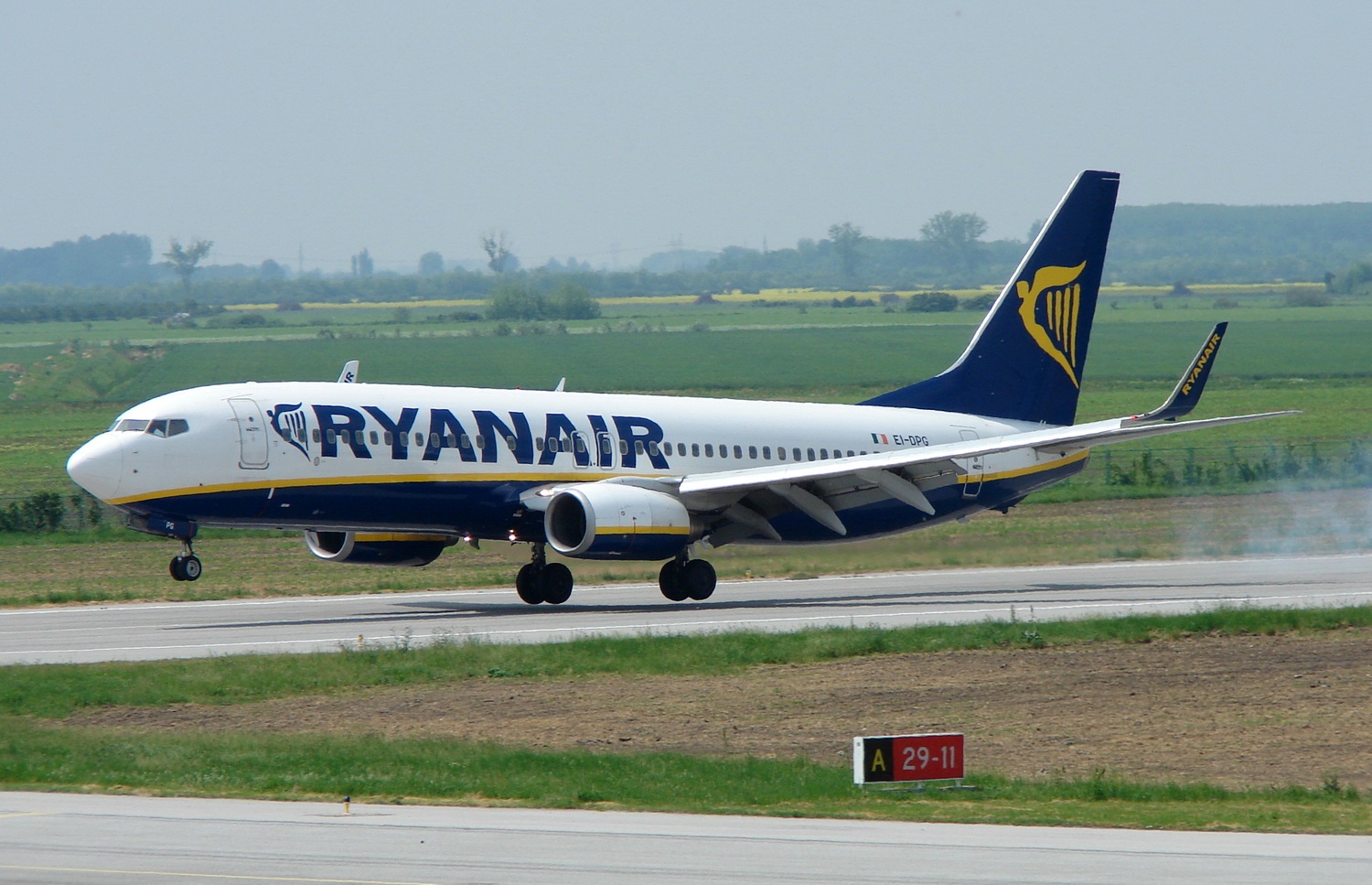 B737-8AS Ryanair EI-DPG Osijek-Klisa (OSI/LDOS) May_12_2010
