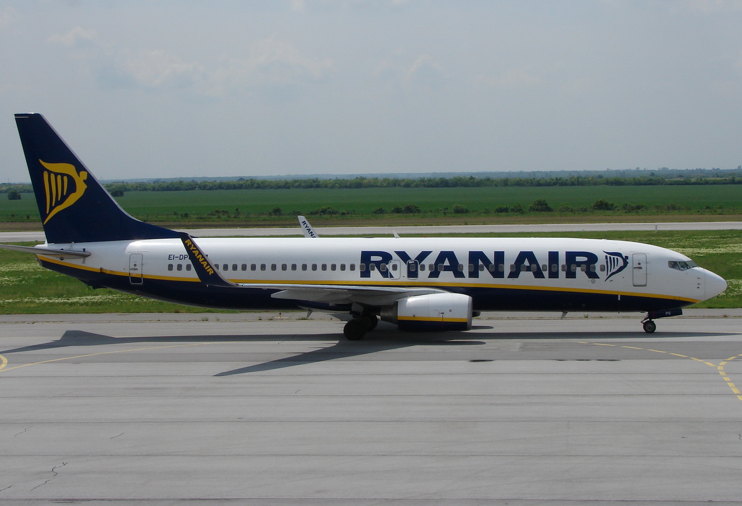 B737-8AS Ryanair EI-DPG Osijek-Klisa (OSI/LDOS) May_12_2010