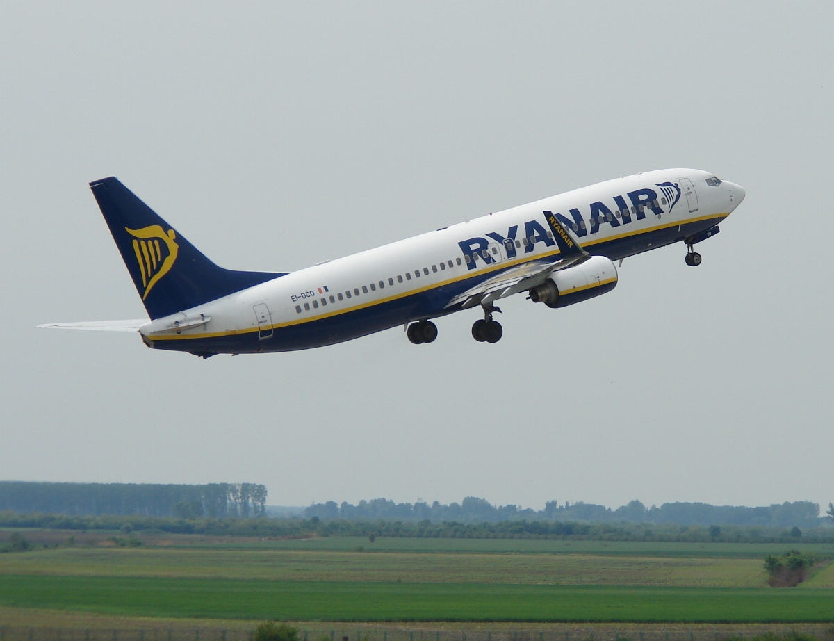 B737-8AS Ryanair EI-DCO Osijek-Klisa (OSI/LDOS) May_06_2009