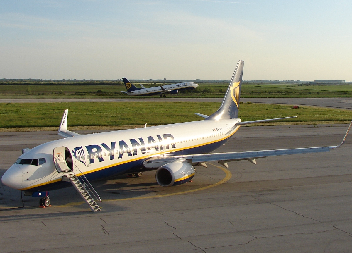 B737-8AS Ryanair EI-DPP Osijek-Klisa (OSI/LDOS) May_10_2009