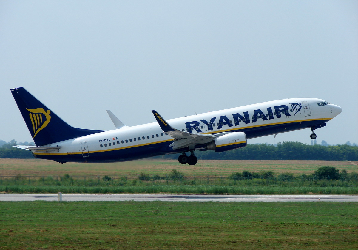 B737-8AS Ryanair EI-DAO Osijek-Klisa (OSI/LDOS) July_21_2010