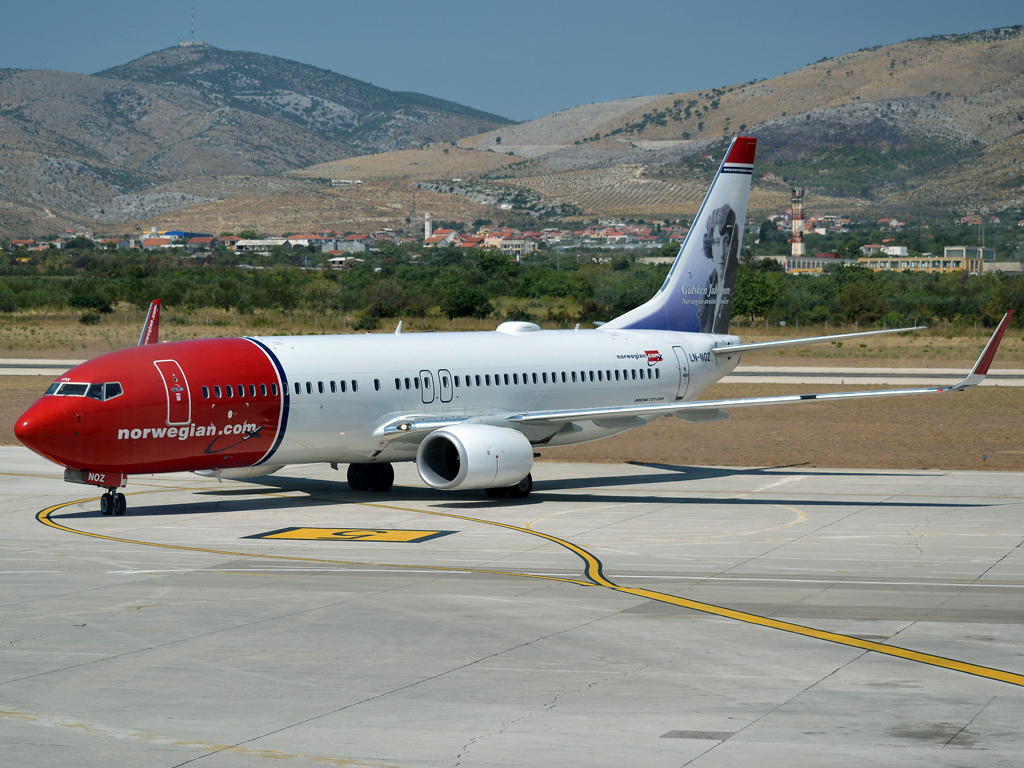 B737-8JP Norwegian Air Shuttle LN-NOZ Split_Resnik (SPU/LDSP) August_15_2012