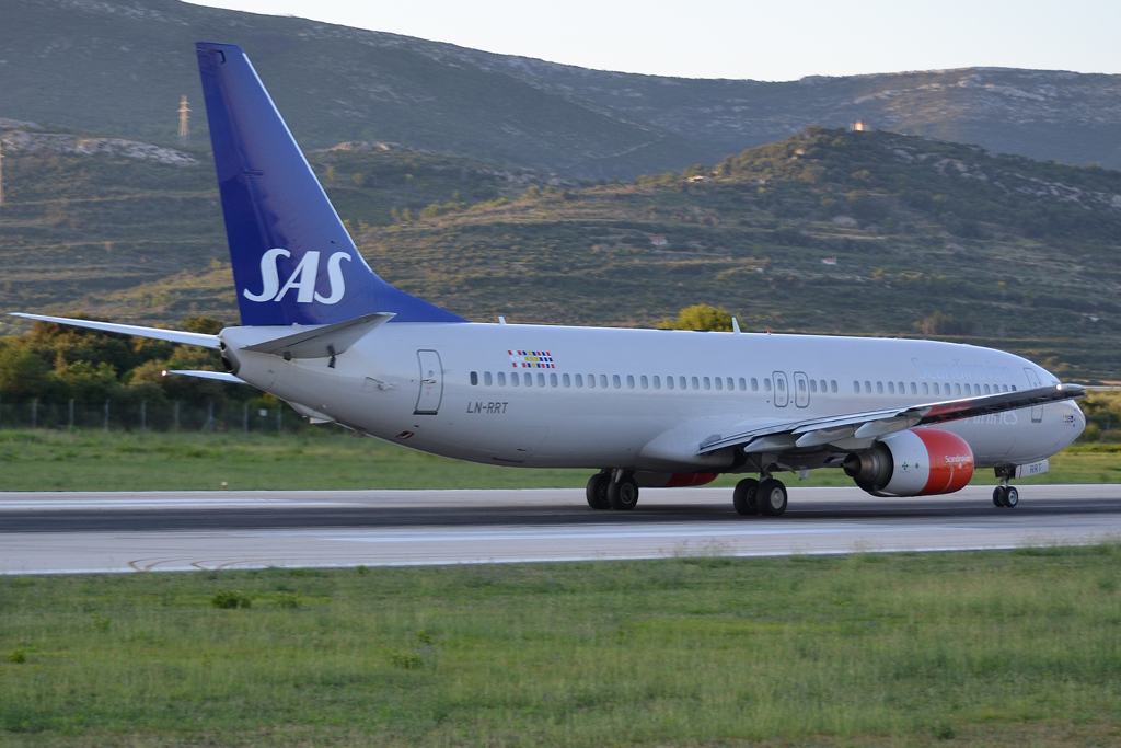 B737-883 SAS Scandinavian Airlines LN-RRT Split_Resnik (SPU/LDSP) August_6_2011