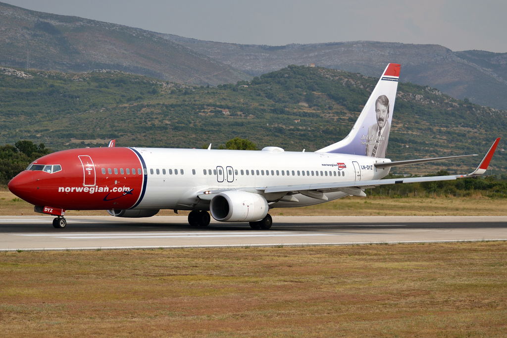 B737-8JP Norwegian Air Shuttle LN-DYZ Split_Resnik (SPU/LDSP) August_10_2013