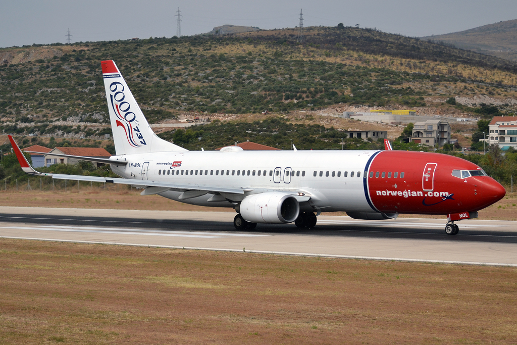 B737-8Q8 Norwegian Air Shuttle LN-NOL Split_Resnik (SPU/LDSP) August_10_2013