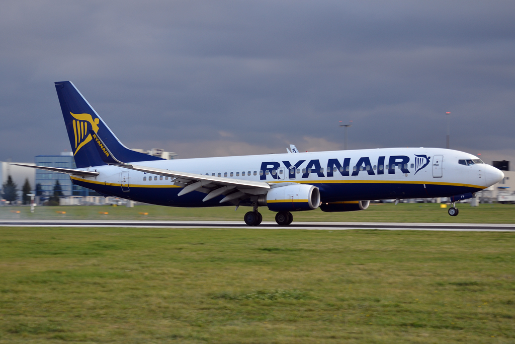B737-8AS Ryanair EI-EFV Prague_Ruzyne (PRG/LKPR) November_16_2014