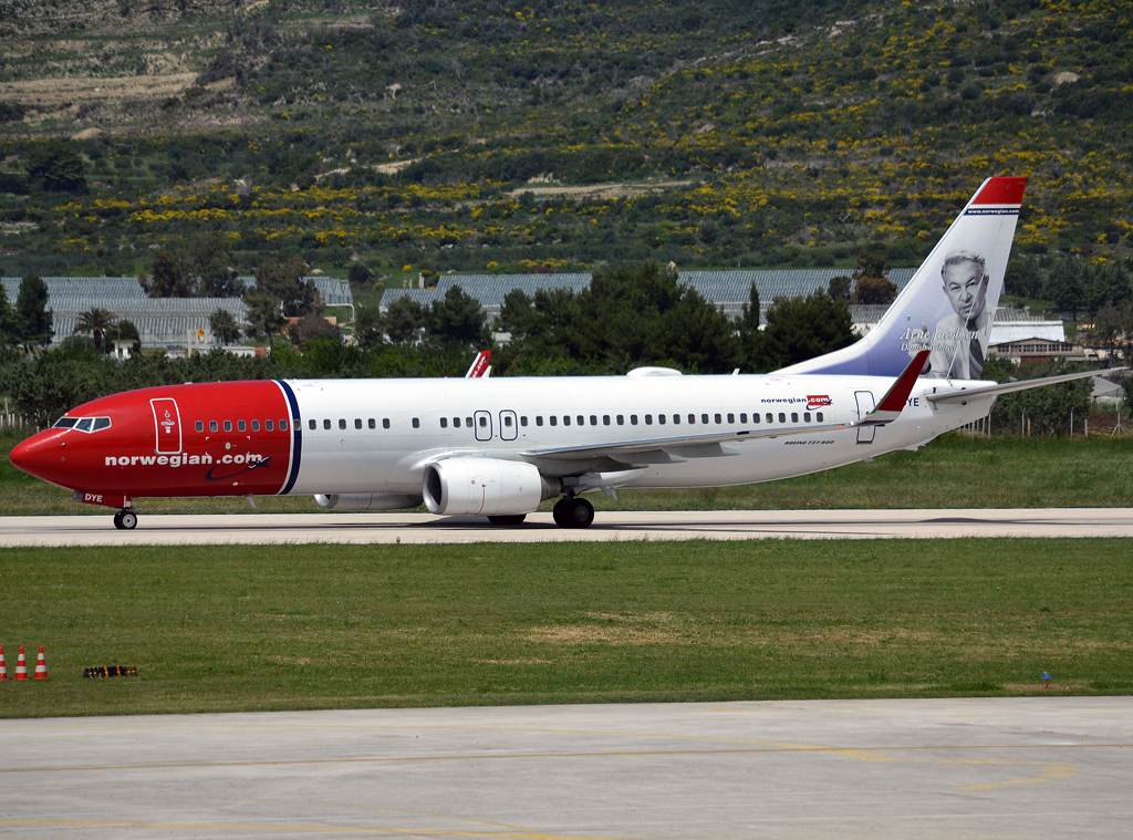 B737-8JP Norwegian Air Shuttle LN-DYE Split_Resnik (SPU/LDSP) May_03_2012