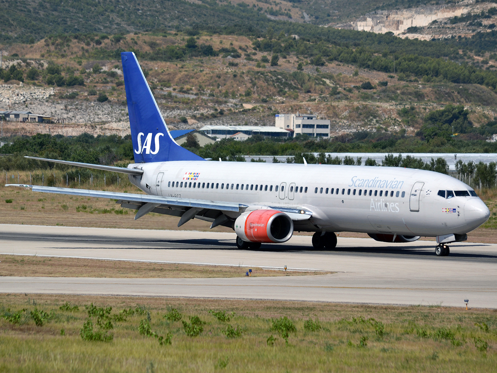 B737-883 SAS Scandinavian Airlines LN-RCZ Split_Resnik (SPU/LDSP) August_04_2012