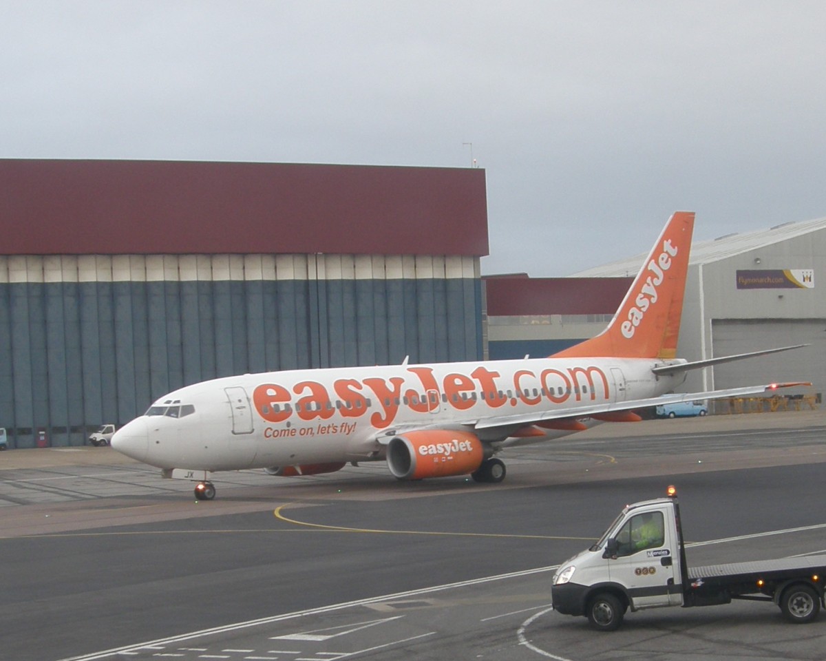 B737-73V EasyJet Airline G-EZJW London_Luton February_27_2009