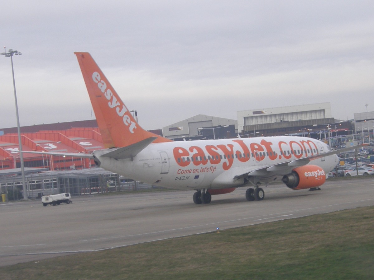 B737-73V EasyJet Airline G-EZJV London_Luton February_27_2009