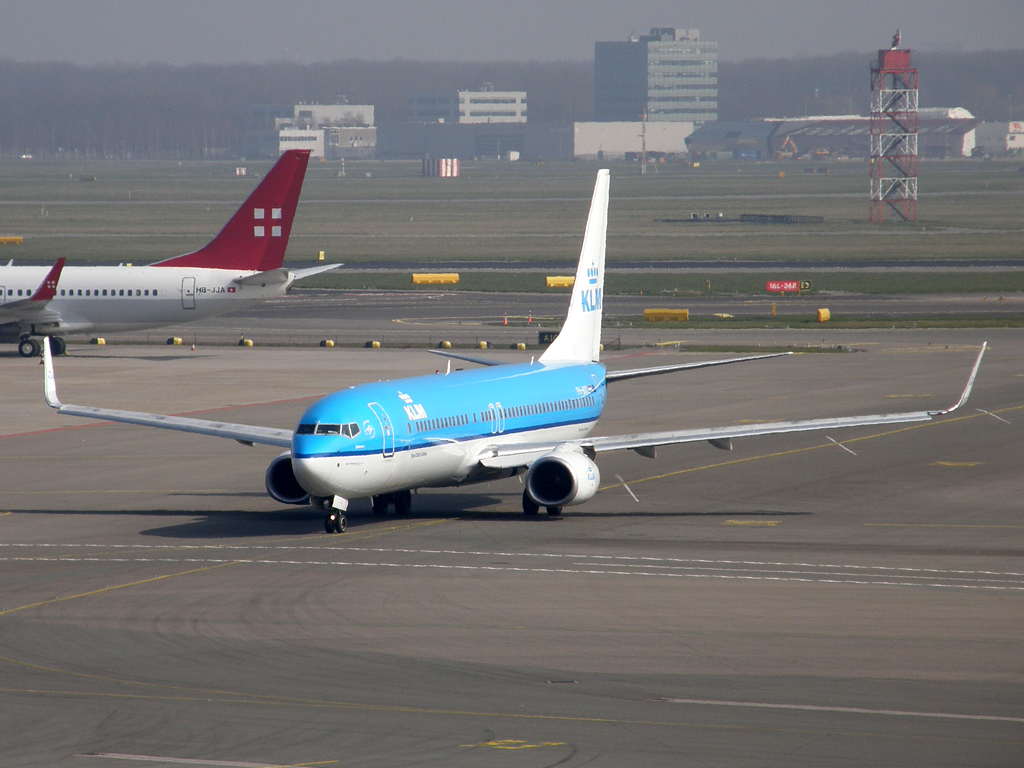 B737-9K2 KLM - Royal Dutch Airlines PH-BXT Amsterdam_Schiphol March_16_2011