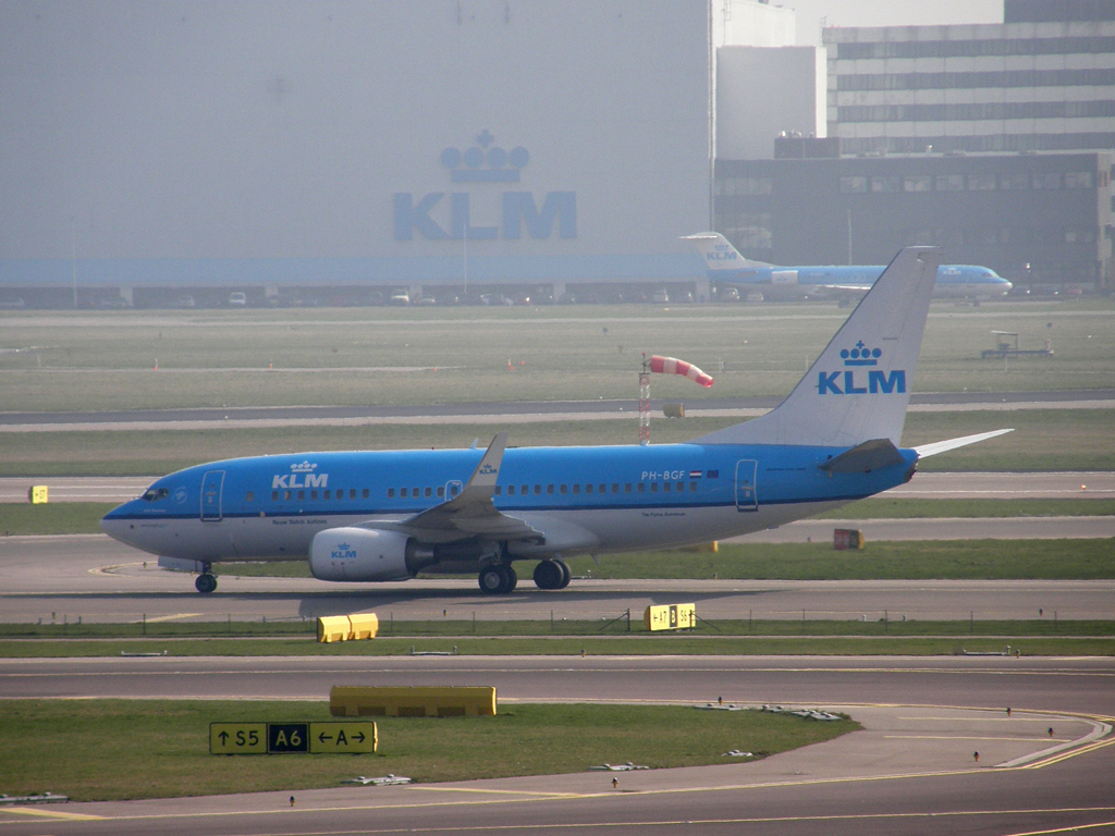 B737-7K2 KLM - Royal Dutch Airlines PH-BGF Amsterdam_Schiphol March_16_2011