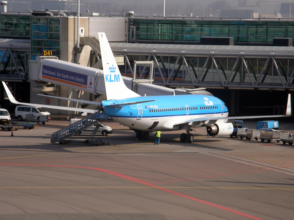 B737-7K2 KLM - Royal Dutch Airlines PH-BGE Amsterdam_Schiphol March_16_2011