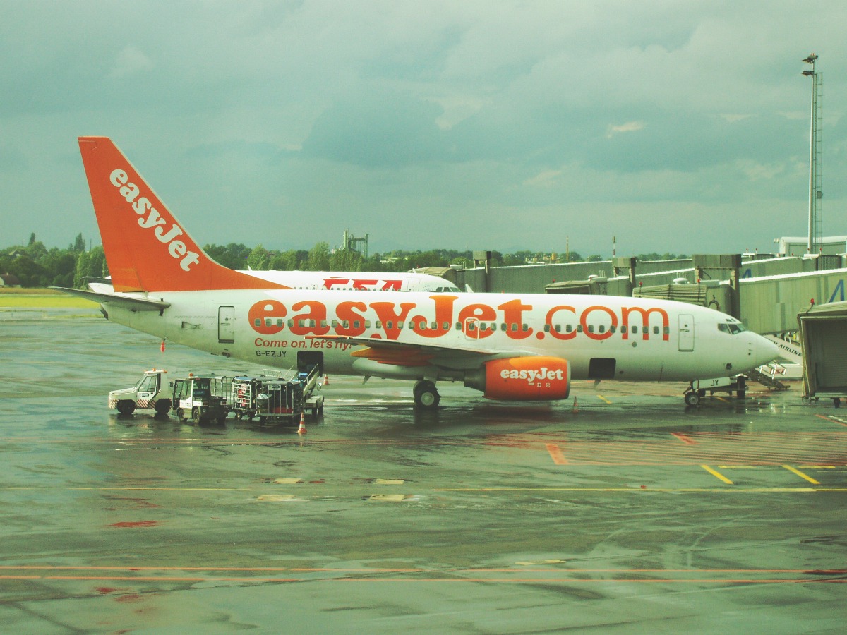 B737-73V EasyJet Airline G-EZJY Prague_Ruzyne July_26_2007