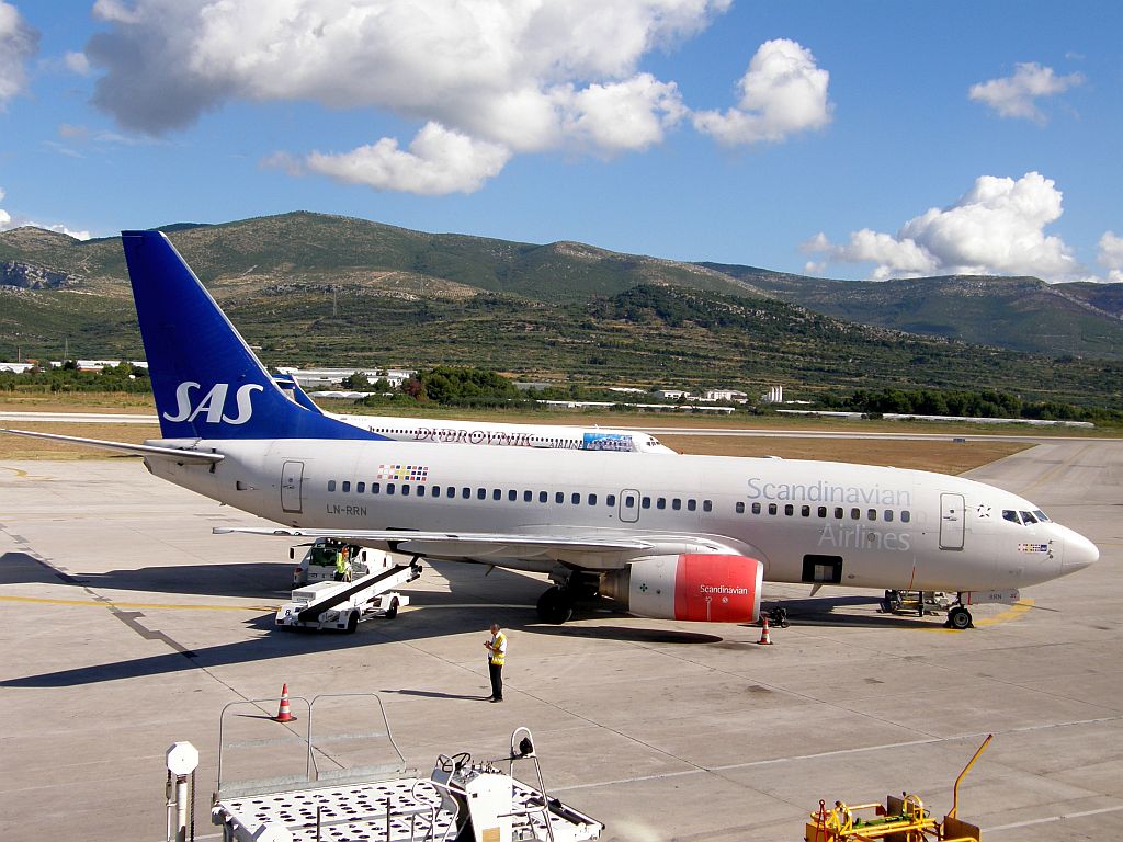 B737-783 Scandinavian Airlines - SAS LN-RRN Split_Resnik (SPU/LDSP) August_7_2010