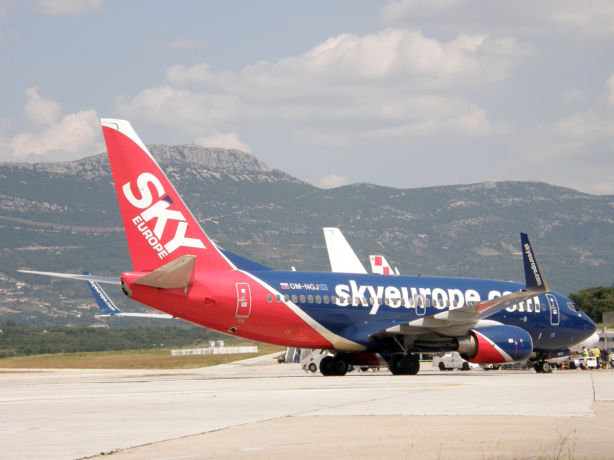 B737-76N SkyEurope Airlines OM-NGJ Split_Resnik August_08_2009