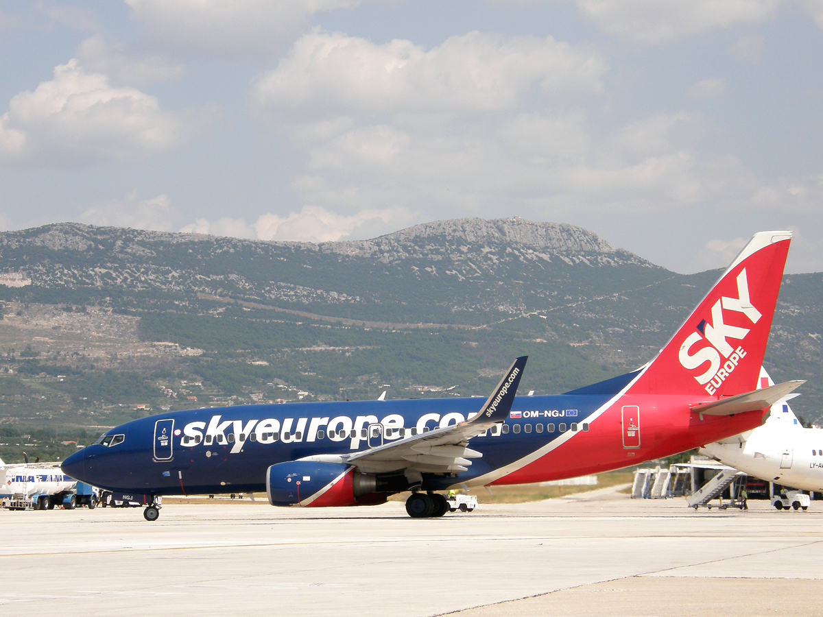 B737-76N SkyEurope Airlines OM-NGJ Split_Resnik August_08_2009