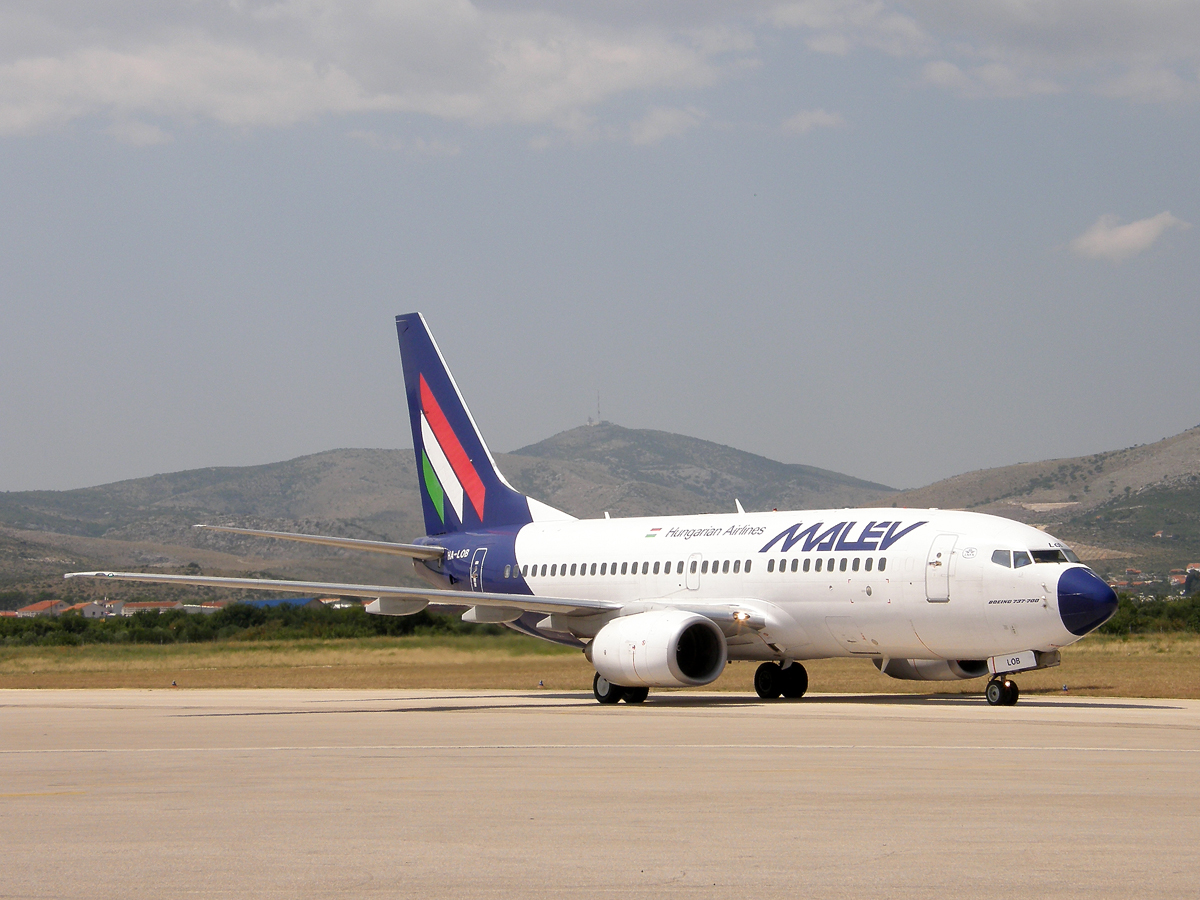 B737-7Q8 Malev Hungarian Airlines HA-LOB Split_Resnik (SPU/LDSP) August_08_2009