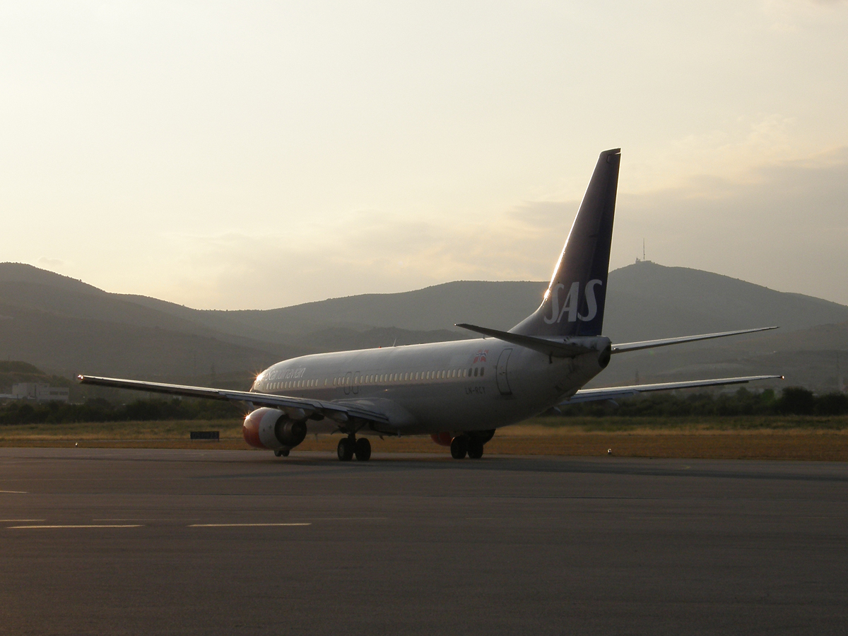 B737-883 SAS Norge LN-RCY Split_Resnik August_08_2009