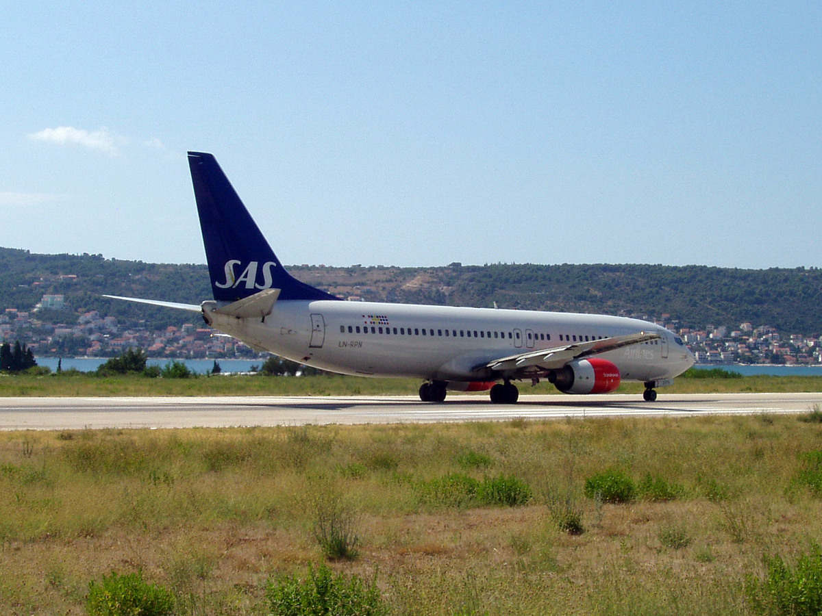 B737-883 Scandinavian Airlines - SAS LN-RPN Split_Resnik August_9_2008