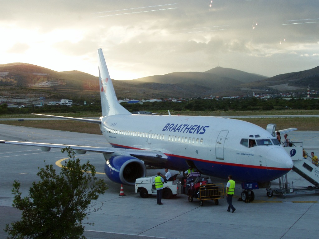 B737-705 Braathens LN-TUF Split_Resnik (SPU/LDSP) August_9_2007