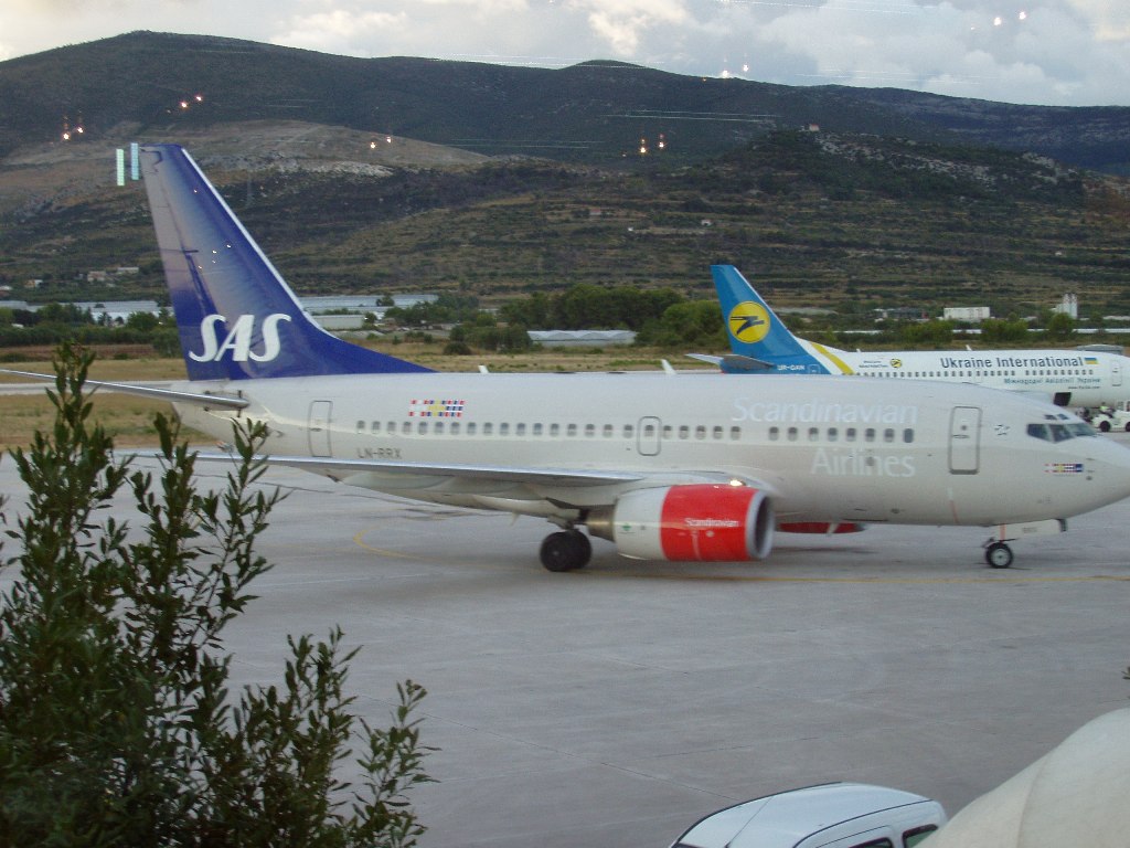 B737-683 SAS Scandinavian Airlines LN-RRX Split_Resnik (SPU/LDSP) August_9_2007