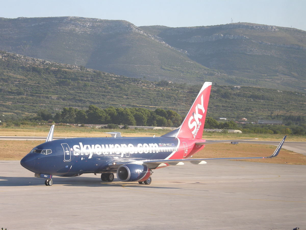 B737-76N SkyEurope Airlines OM-NGJ Split_Resnik August_18_2009