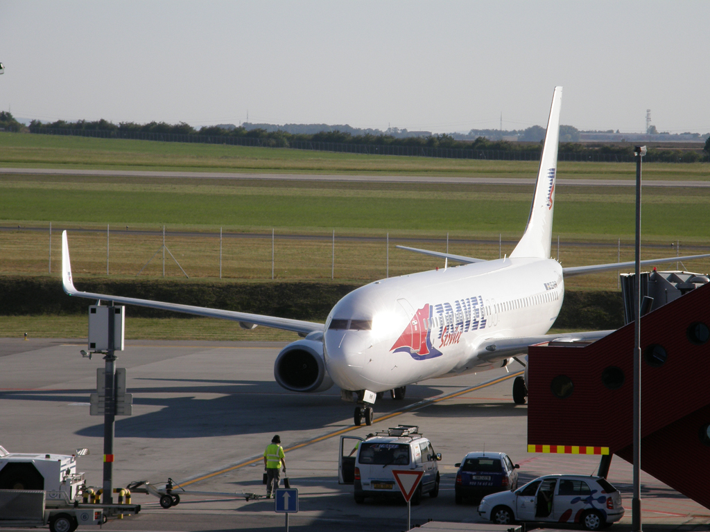 B737-8Q8 Travel Service (Viking Airlines) SE-RHR Prague_Ruzyne August_20_2009