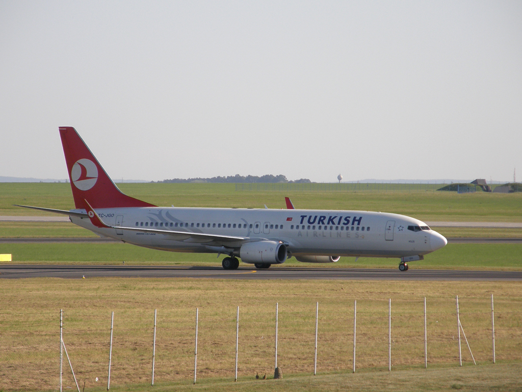 B737-8F2 Turkish Airlines TC-JGO Prague_Ruzyne August_20_2009