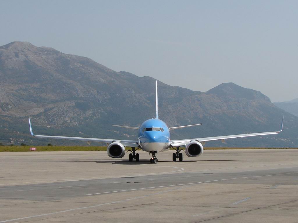 B737-8K5 Thomsonfly G-FDZE Dubrovnik_Cilipi September_7_2008