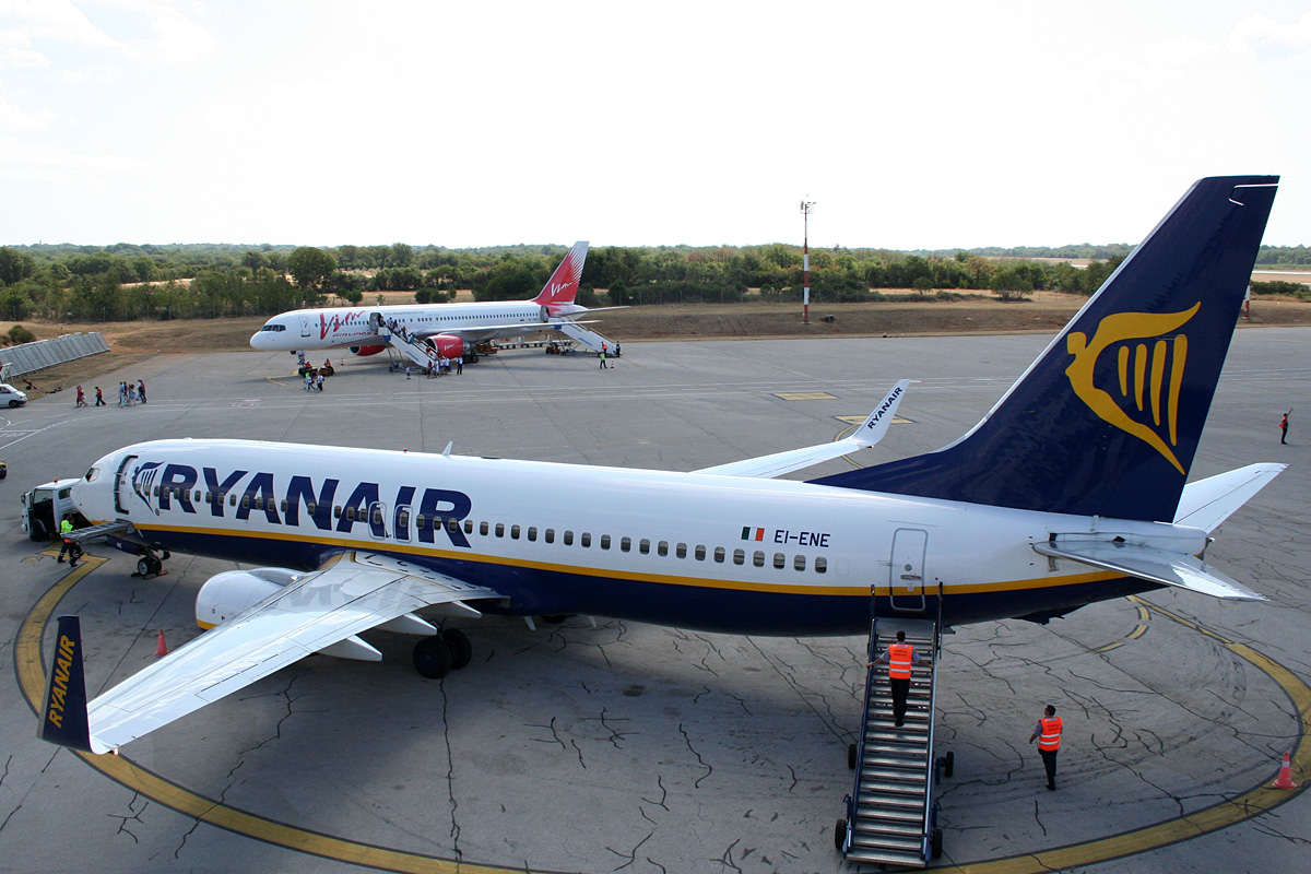 B737-8AS Ryanair EI-ENE Pula (LDPL/PUY) July_14_2012