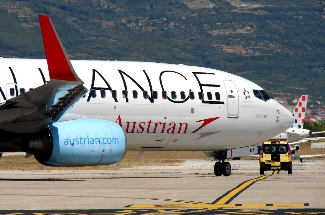 B737-8Z9 Austrian Airlines OE-LNT Split_Resnik (SPU/LDSP) August_04_2012