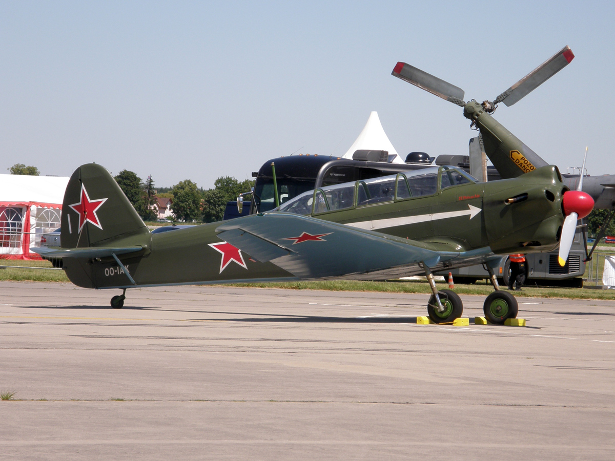 Yakovlev Yak-18 Private OO-IAK Hradec_Kralove (LKHK) June_13_2009